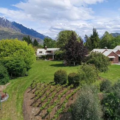 Manata Homestead & Lodge Hotels near Queenstown Airport