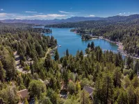 New! Rustic & cozy cabin w/pool table, deck, garage, dog friendly! - 4 tähden