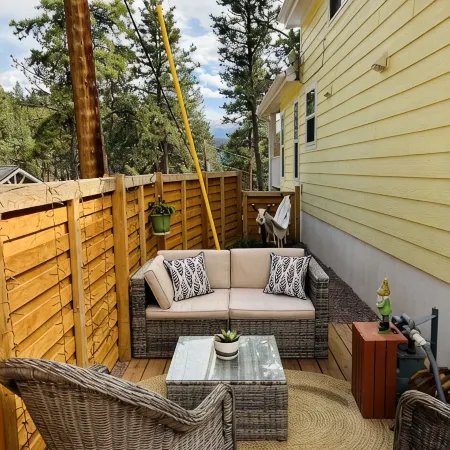 Sunny Treetop Tiny Home! Beautiful Pikes Peak View!
