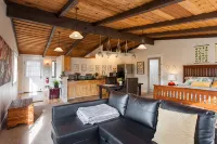 Cozy Up at a Nature Inspired Boutique Studio in the Trees - River Nearby