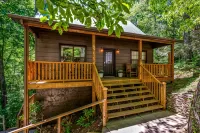 Clean & Quiet w/ Private HotTub Near Cades Cove