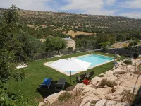 A Secluded Old Farmhouse with a View and a Pool Where You Can Relax in Complete Tranquility. - Private Pools