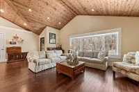 Perfect Retreat for Multi-Generational Families! Sat-Saturday Lakeside Rental. - Wifi