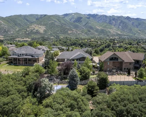 Luxury - 6000sqft- Sleeps 22+ Basketball, Billiards, Theater, Game, PrincessRoom Hotels in Layton