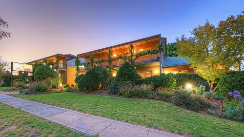 The Vines Motel & Cottages - 4-Star