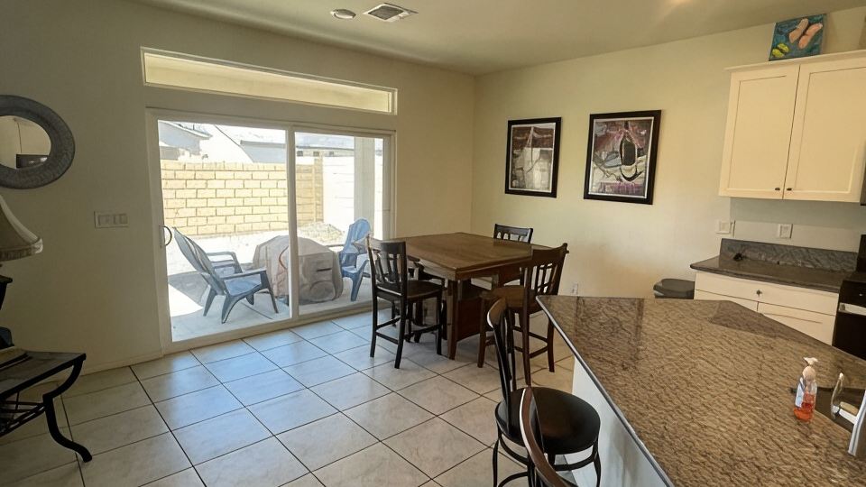 River Close, Newer Home! Great Neighborhood Minutes from Laughlin! Close to All!