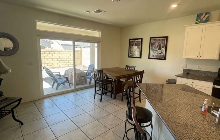 River Close, Newer Home! Great Neighborhood Minutes from Laughlin! Close to All!