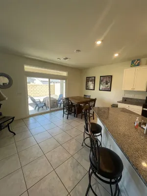 River Close, Newer Home! Great Neighborhood Minutes from Laughlin! Close to All! - สำหรับครอบครัว