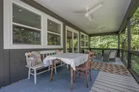 Lakeview, 3-Bedroom Cottage, newly renovated - Homestays