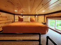 Near Pictured Rocks and trails, access to AuTrain River, has private hot tub - 무료 와이파이