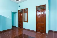 RedDoorz Near Puro Mangkunegaran - Pensions