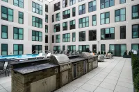 Luxury Living in OTR: 1-BR Oasis With Free Parking+Pool+Gym - Homestays