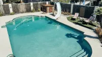 The Desert Sunset: 4 Bdr, 5 Beds, Fast Wifi, Large TV, Large Private Pool, - Private Pools