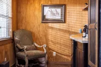 VIP Cabin B with Lake Views and Private Lake Access with Dock - Alphydda