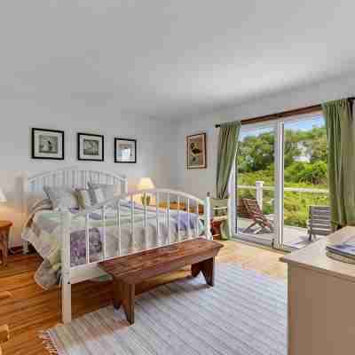 Stunning Beach Retreat - Walk to Beach - Chatham Bars Inn - Town + Game Room Rooms