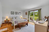 Stunning Beach Retreat - Walk to Beach - Chatham Bars Inn - Town + Game Room - Balkoner