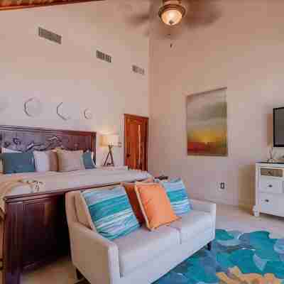 Seaside Palace in Paradise 4 Bedroom/3 Bath Luxury Home. Rooms