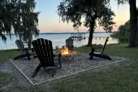 Newly built, charming cozy and quiet river home
