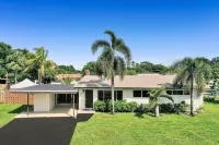 Casa Lani 🌅 Charming Stylish Modern Fort Lauderdale Suburban Home - HEATED Pool - Private Pools