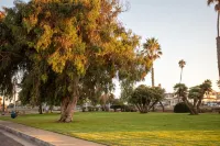 Guest Favorite! Easy Walk to Beach/Food & Shops + Private Parking