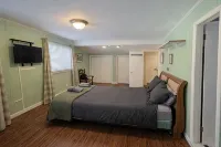 Cranmore Retreat, Walk to Slopes, Hot Tub, Game Room, Dog-Friendly, Sleeps 16+ - balcony