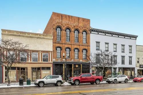 Downtown Delaware • Full Kitchen • Luxury  Loft