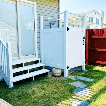 Newly Renovated 3BD/2BTH, 1 BLK to Beach Отели в г. Бригантин