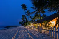 Azure Tides Marari - sul mare