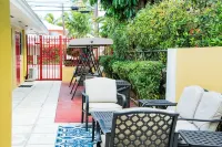 Brownstone Guesthouses Seabeach - parking