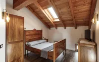 Casa21 - Private Holiday Home for Groups up to 12 with Jacuzzi - Guest houses