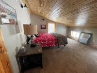 Caribou Sunrise, Lakeside Cabin in the Northwoods! - Chalets