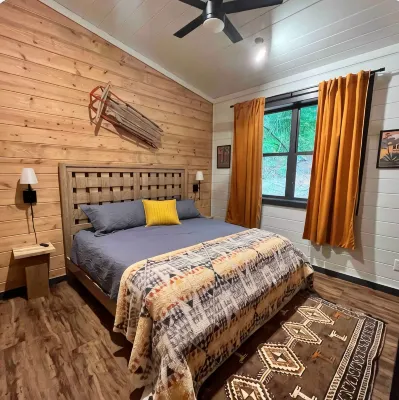 2 CABINS, 3 ACRES- HOT TUB VIEWS & ACCESS TO THE STATE PARK TRAILS
