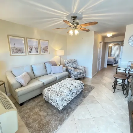 Coastal Charm Meets Cozy Comfort - 1BR Beachside Beauty!