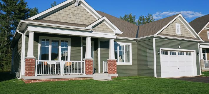 Spacious 3 Bdrm Retreat | Muskoka Room & Fireplace Hotels in Bracebridge