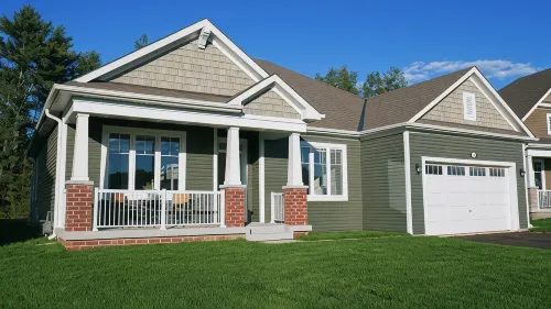 Spacious 3 Bdrm Retreat | Muskoka Room & Fireplace - Homestays
