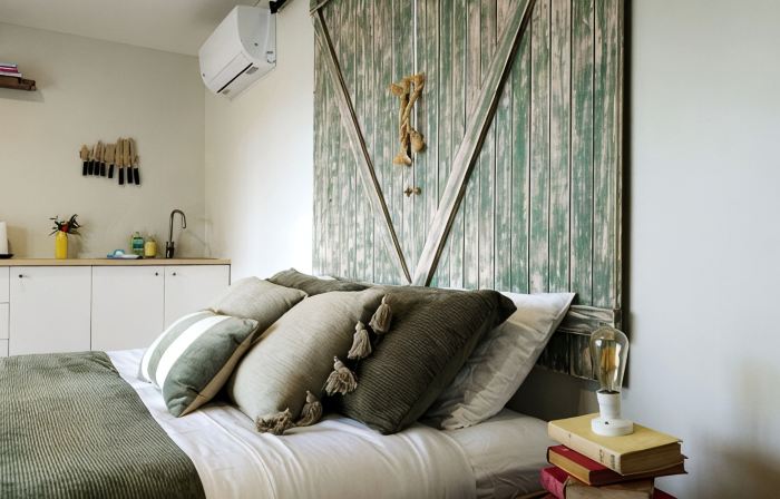 Wake with the Kangaroos: Sunrise Cabin Escape in Mudgee