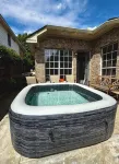 Spacious 4-Bedroom Home Away from Home with Hot Tub! - 방갈로