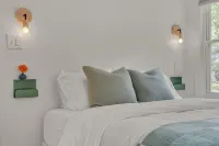 Ideally Located Modern Sanctuary, Newly Renovated - Boutique