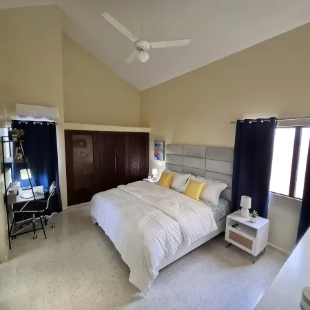 Spacious 2BR, Fast WiFi/Ocean & Mountain Views, Security & Convenience
