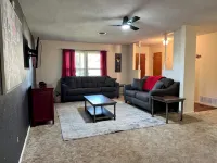 Charming 3-bedroom Texas Tech house with AC and fitness room in Lubbock - Bungalows