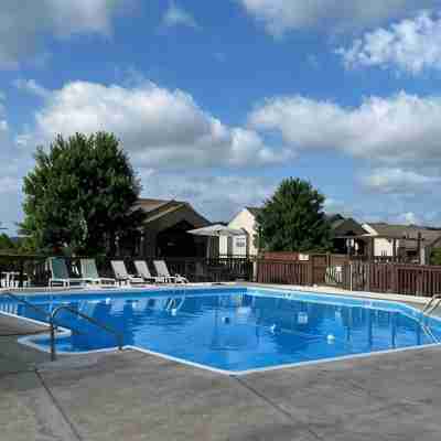Charming 2-bedroom Penthouse condo with AC, WiFi in lovely BransonMo Fitness & Recreational Facilities
