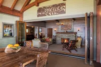 NEW LISTING 5 BR / 3 BA Authentic Luxury Home ON Keuka Lake! - con encanto