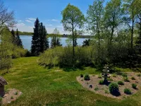 Cozy 3BR Lakefront Retreat Featuring Sauna, Hot Tub, Kayaks Hotels in 