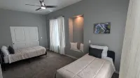Spacious Luxury Retreat in the Heart of Glendale with All Amenities - Boutique