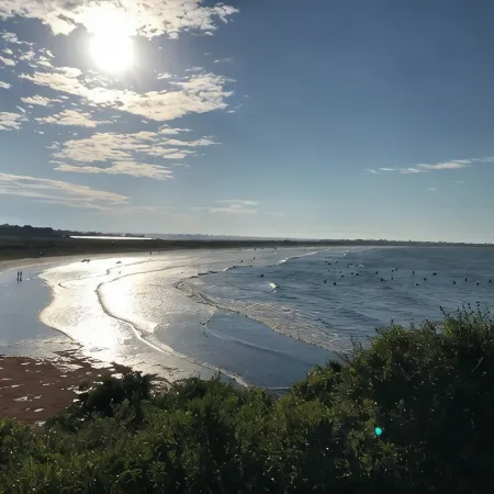 Charming private home. Walk to beach, restaurants, entrance to the Cliff Walk!