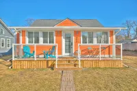 Scott McGillvary's Beachside Abode across from Stunning Bay Beach. New HOT TUB!