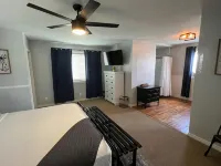 4 Blocks from rt66- Hot Tub-Firepit-AC - Homestays