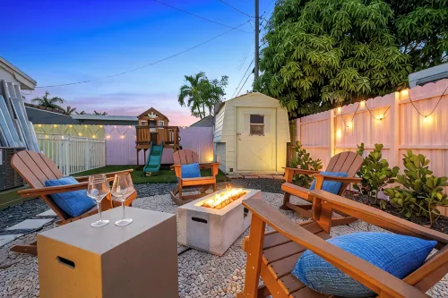 CowboyPool, MiniGolf, Arcade, Firepit, PingPong! Hallandale Beach Gem - 4-Star