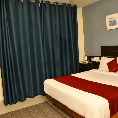 Hotel West End Отели в г. Карвар