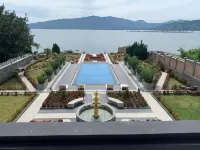 Toba Retreat Mansion and Villas